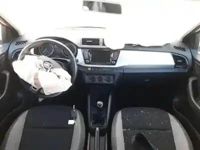 Veículo de Sucata skoda fabia ambition do ano 2016 alimentado cjz