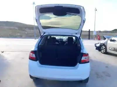 Veículo de Sucata skoda fabia ambition do ano 2016 alimentado cjz