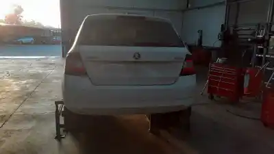 Veículo de Sucata skoda fabia ambition do ano 2016 alimentado cjz