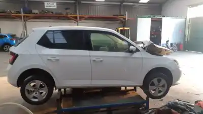 Veículo de Sucata skoda fabia ambition do ano 2016 alimentado cjz