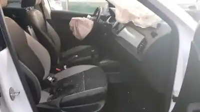 Veículo de Sucata skoda fabia ambition do ano 2016 alimentado cjz