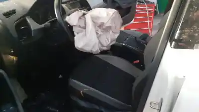 Veículo de Sucata skoda fabia ambition do ano 2016 alimentado cjz