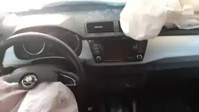 Veículo de Sucata skoda fabia ambition do ano 2016 alimentado cjz