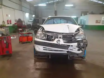 Здавання транспортного засобу RENAULT CLIO II FASE II (B/CB0) Pack Authentique 58 CV / 43 KW року 2004 потужний D7F726