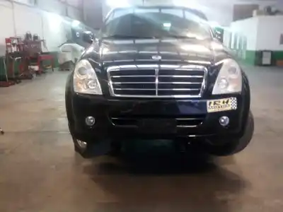 Véhicule à la ferraille ssangyong rexton rx 270 full de l'année 2006 alimenté d27dt