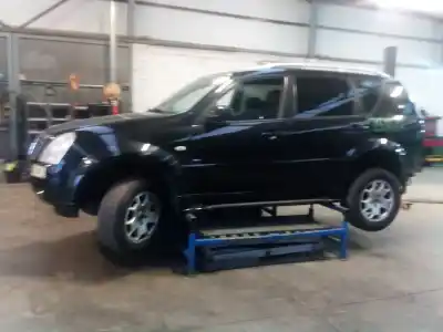 Véhicule à la ferraille ssangyong rexton rx 270 full de l'année 2006 alimenté d27dt