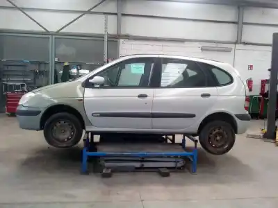 Scrapping Vehicle renault scenic (ja..) 1.9 dti diesel 80 cv / 59 kw of the year 2003 powered f9q744