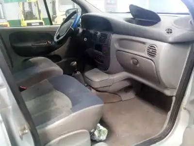 Scrapping Vehicle renault scenic (ja..) 1.9 dti diesel 80 cv / 59 kw of the year 2003 powered f9q744