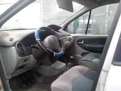 Scrapping Vehicle renault scenic (ja..) 1.9 dti diesel 80 cv / 59 kw of the year 2003 powered f9q744