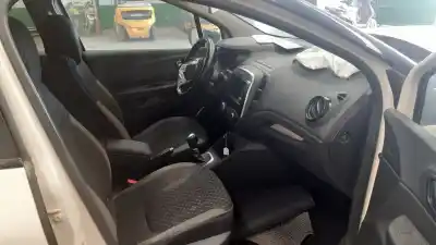 Veículo de Sucata renault captur zen 150 cv / 110 kw do ano 2019 alimentado h5h470