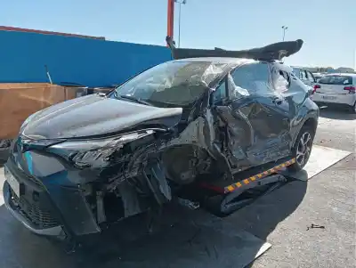 Véhicule à la ferraille TOYOTA                                             C-HR                                                                                                                                                                                                                                                       Hybrid Active                                                                                                                                                                                                                                              de l'année 2022 alimenté 2ZR