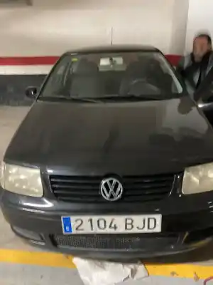 Vehículo de desguace VOLKSWAGEN POLO BERLINA (6N2) * del año 2001 con motor 