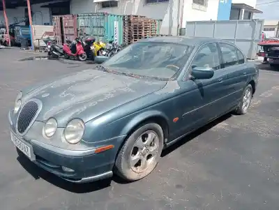 Veicolo di demolizione JAGUAR S-TYPE  dell'anno 1999 alimentato 