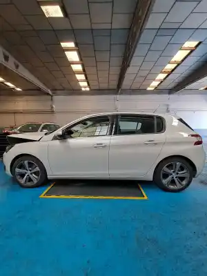 Veículo de Sucata peugeot 308 access do ano 2013 alimentado 