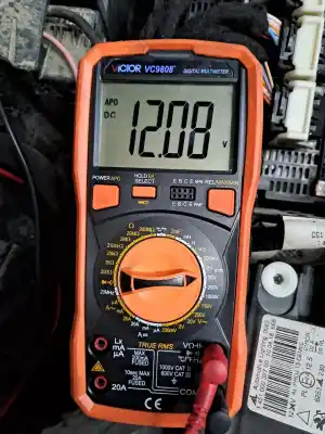 Veículo de Sucata peugeot 308 access do ano 2013 alimentado 