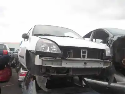Здавання транспортного засобу RENAULT CLIO II FASE II (B/CB0) 1.5 dCi Diesel 65 CV / 48 KW року 2003 потужний K9K704