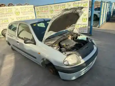Утилизация автомобиля RENAULT CLIO II FASE I (B/CBO) 1.4 Alize 75 CV / 55 KW года 2001 питание E7J634