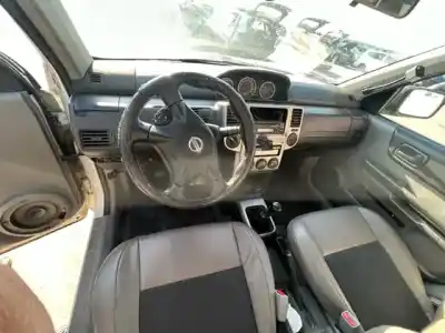 Veículo de Sucata nissan x-trail (t30) comfort plus do ano 2001 alimentado yd22eti