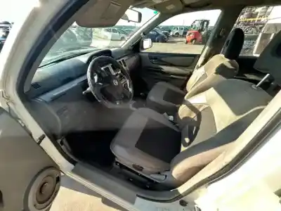 Veículo de Sucata nissan x-trail (t30) comfort plus do ano 2001 alimentado yd22eti