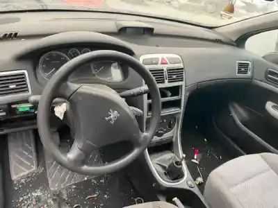 Sloopvoertuig peugeot 307 (s1) xr van het jaar 2001 aangedreven rhy