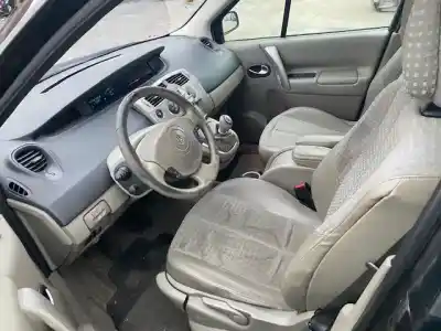 Scrapping Vehicle renault scenic ii grand luxe privilege of the year 2003 powered m9r700