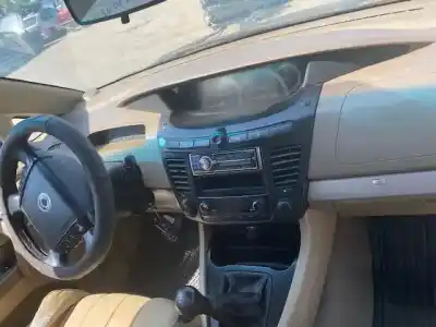 Здавання транспортного засобу ssangyong rodius xdi року 2001 потужний d27dt