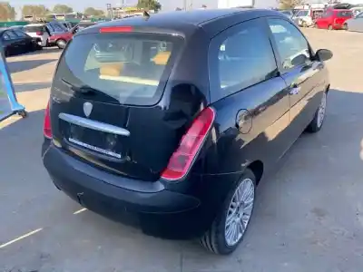 Veicolo di demolizione lancia ypsilon (101) 1.4 16v oro (10.2006->) dell'anno 2003 alimentato 843a1000