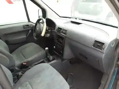 Veículo de Sucata ford tourneo connect (tc7) lx familiar do ano 2001 alimentado r3pa