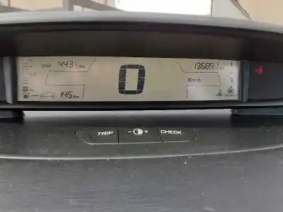 Veículo de Sucata citroen c4 berlina collection do ano 2004 alimentado 9hy