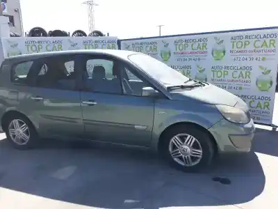 Veículo de Sucata RENAULT SCENIC II Confort Dynamique do ano 2003 alimentado F9Q812