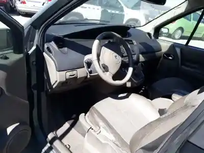Veicolo di demolizione renault scenic ii confort dynamique dell'anno 2003 alimentato f9q812
