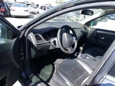 Здавання транспортного засобу renault laguna iii authentique року 2001 потужний m9r744