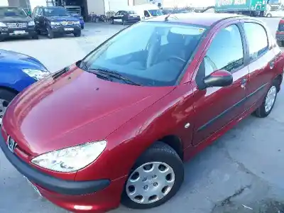 Veículo de Sucata peugeot 206 berlina 1.4i 75 x-line do ano 1998 alimentado kfv-kfw