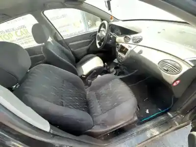 Sloopvoertuig ford focus berlina (cak) trend van het jaar 2001 aangedreven c9dc