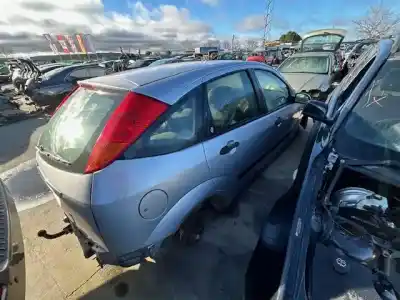 Sloopvoertuig FORD FOCUS BERLINA (CAK) Ambiente van het jaar 1998 aangedreven BHDA
