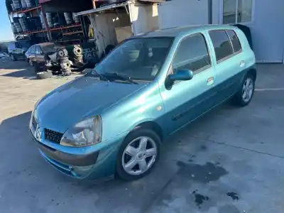 Veículo de Sucata renault clio ii fase ii (b/cb0) dynamique 82 cv / 60 kw do ano 2001 alimentado k9k702
