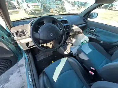 Veículo de Sucata renault clio ii fase ii (b/cb0) dynamique 82 cv / 60 kw do ano 2001 alimentado k9k702