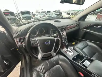 Sloopvoertuig volvo xc70 momentum awd van het jaar 2001 aangedreven d5244t10