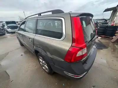 Sloopvoertuig volvo xc70 momentum awd van het jaar 2001 aangedreven d5244t10