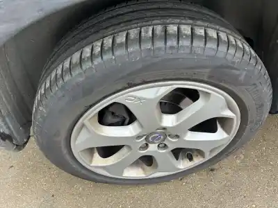 Sloopvoertuig volvo xc70 momentum awd van het jaar 2001 aangedreven d5244t10