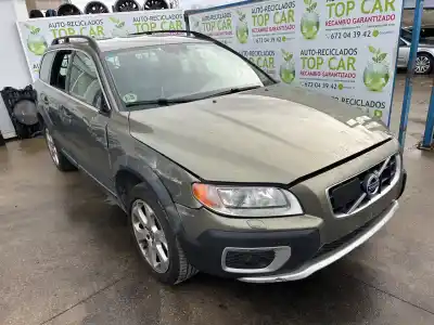 Sloopvoertuig volvo xc70 momentum awd van het jaar 2001 aangedreven d5244t10