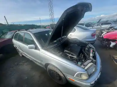 Véhicule à la ferraille VOLVO S40 BERLINA  de l'année 2001 alimenté D4192T2