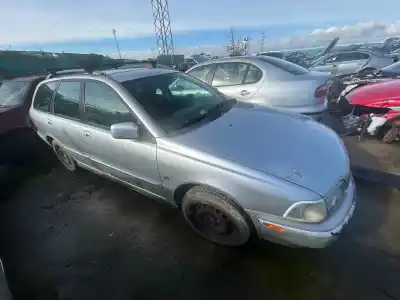 Véhicule à la ferraille volvo s40 berlina 1.9 diesel de l'année 2001 alimenté d4192t2