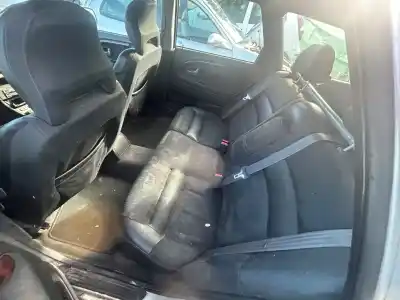 Véhicule à la ferraille volvo s40 berlina 1.9 diesel de l'année 2001 alimenté d4192t2