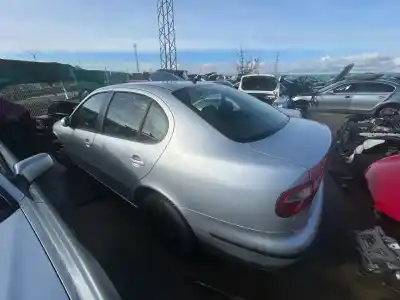 Véhicule à la ferraille seat toledo (1m2) stella de l'année 2001 alimenté azd