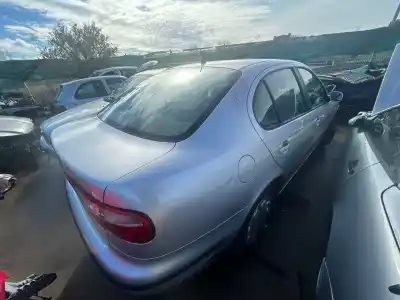 Véhicule à la ferraille seat toledo (1m2) stella de l'année 2001 alimenté azd