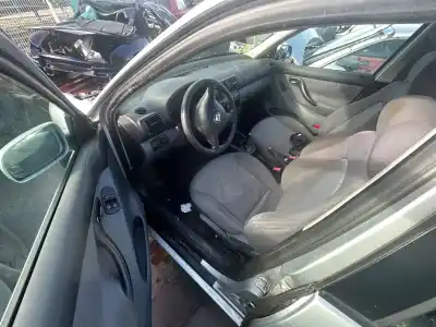 Véhicule à la ferraille seat toledo (1m2) stella de l'année 2001 alimenté azd