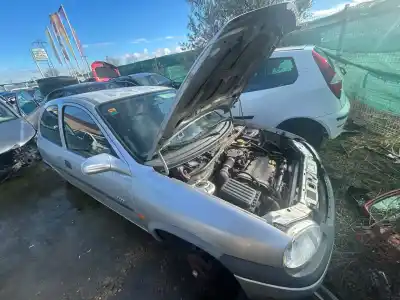 Véhicule à la ferraille opel corsa c eco de l'année 2001 alimenté 