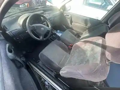 Véhicule à la ferraille opel corsa c eco de l'année 2001 alimenté 