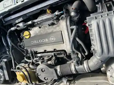 Véhicule à la ferraille opel corsa c eco de l'année 2001 alimenté 